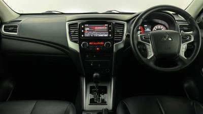 2020 MITSUBISHI TRITON interior