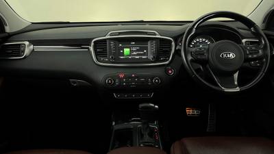 2016 KIA SORENTO interior