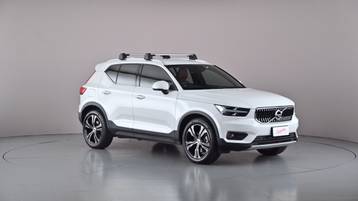 2020 VOLVO XC40