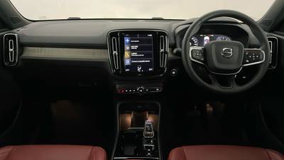 2020 VOLVO XC40 interior