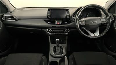 2018 HYUNDAI I30 interior