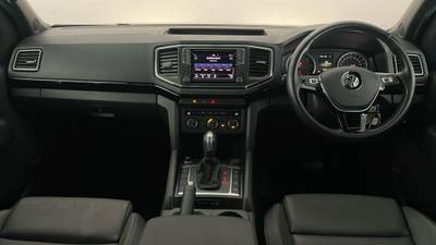 2022 Volkswagen Amarok interior