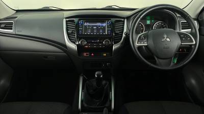 2016 MITSUBISHI TRITON interior