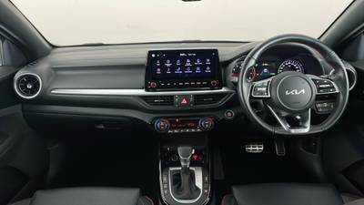 2022 KIA CERATO interior