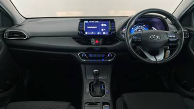 2022 HYUNDAI I30 interior