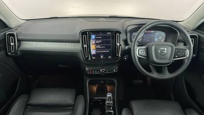 2021 Volvo XC40 interior