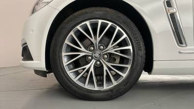 2016 HOLDEN CALAIS gallery