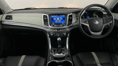 2016 HOLDEN CALAIS interior