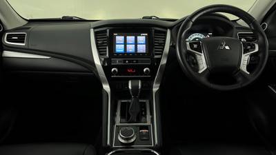 2020 MITSUBISHI PAJERO SPORT interior