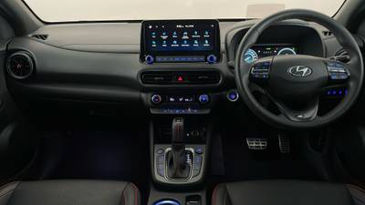 2021 HYUNDAI KONA interior