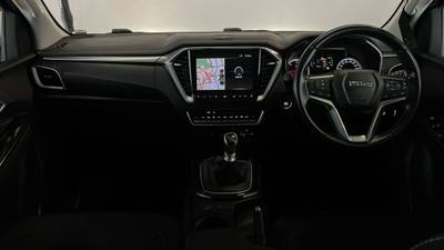 2022 ISUZU D-MAX interior