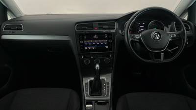 2018 Volkswagen Golf interior