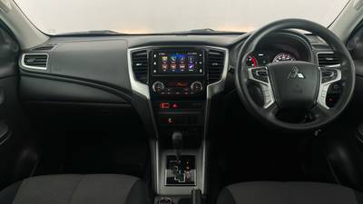 2018 MITSUBISHI TRITON interior