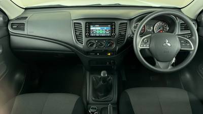 2020 MITSUBISHI TRITON interior