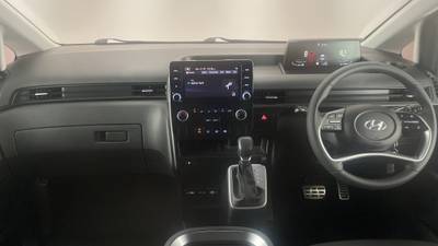 2022 HYUNDAI STARIA interior