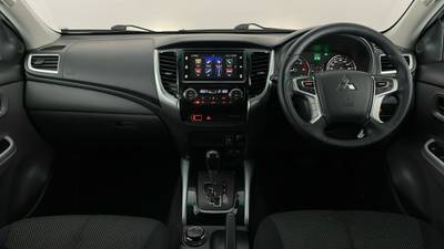 2016 MITSUBISHI TRITON interior