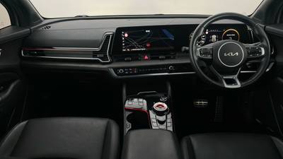 2022 KIA SPORTAGE interior