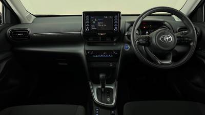 2022 TOYOTA YARIS CROSS interior