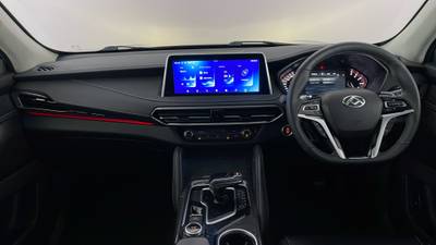2022 LDV D90 interior