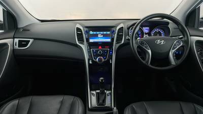 2014 HYUNDAI I30 interior
