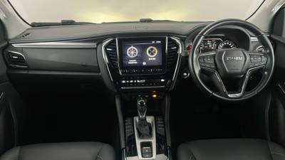 2021 ISUZU MU-X interior