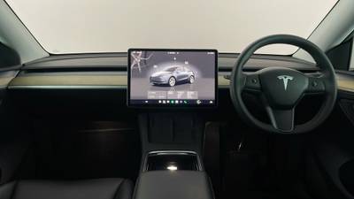 2023 TESLA MODEL Y interior