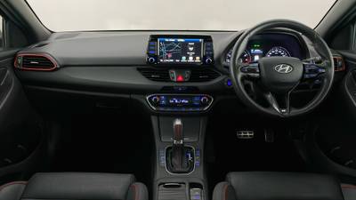 2020 HYUNDAI I30 interior