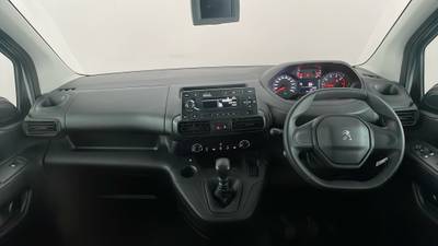 2023 PEUGEOT PARTNER interior