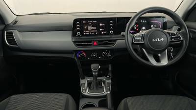 2023 KIA SELTOS interior