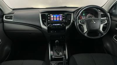 2018 MITSUBISHI TRITON interior