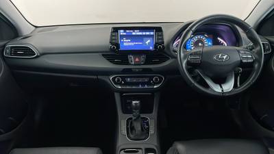 2022 HYUNDAI I30 interior