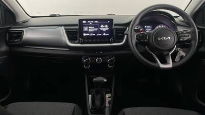 2023 Kia Stonic interior
