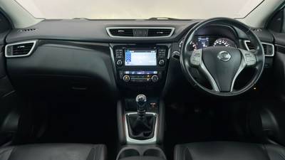 2014 NISSAN QASHQAI interior