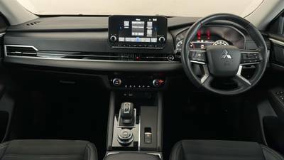 2022 MITSUBISHI OUTLANDER interior