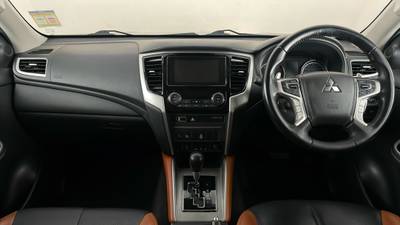 2021 MITSUBISHI TRITON interior