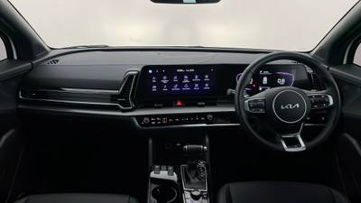 2025 KIA SPORTAGE interior