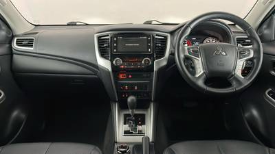 2022 MITSUBISHI TRITON interior