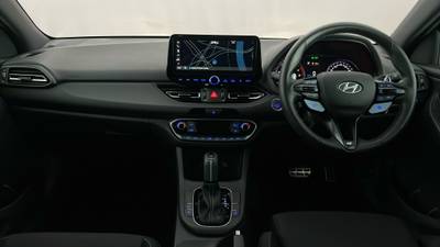 2022 HYUNDAI I30 interior