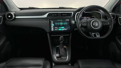 2022 MG ZST interior
