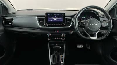 2022 KIA STONIC interior