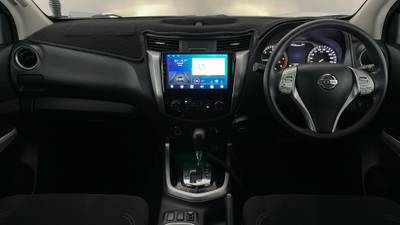 2018 NISSAN NAVARA interior