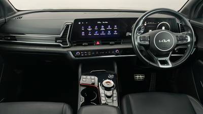 2022 KIA SPORTAGE interior