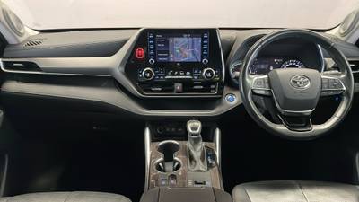 2021 TOYOTA KLUGER interior