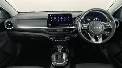 2022 KIA CERATO SPORT interior