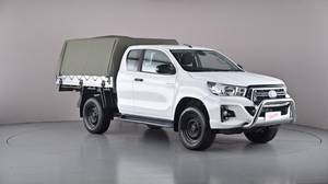 2019 TOYOTA HILUX
