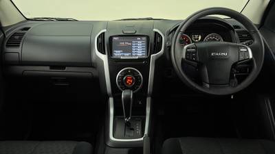 2017 ISUZU D-MAX interior