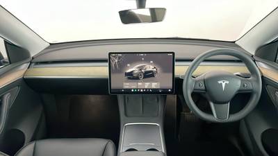 2023 TESLA MODEL Y interior