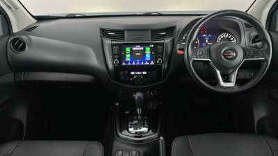 2022 Nissan Navara interior