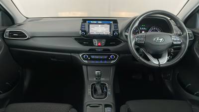 2019 HYUNDAI I30 interior