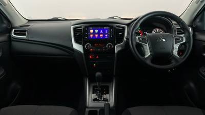 2022 MITSUBISHI TRITON interior